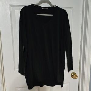 Zenana Outfitters Black Long Sleeve V-Neck Top